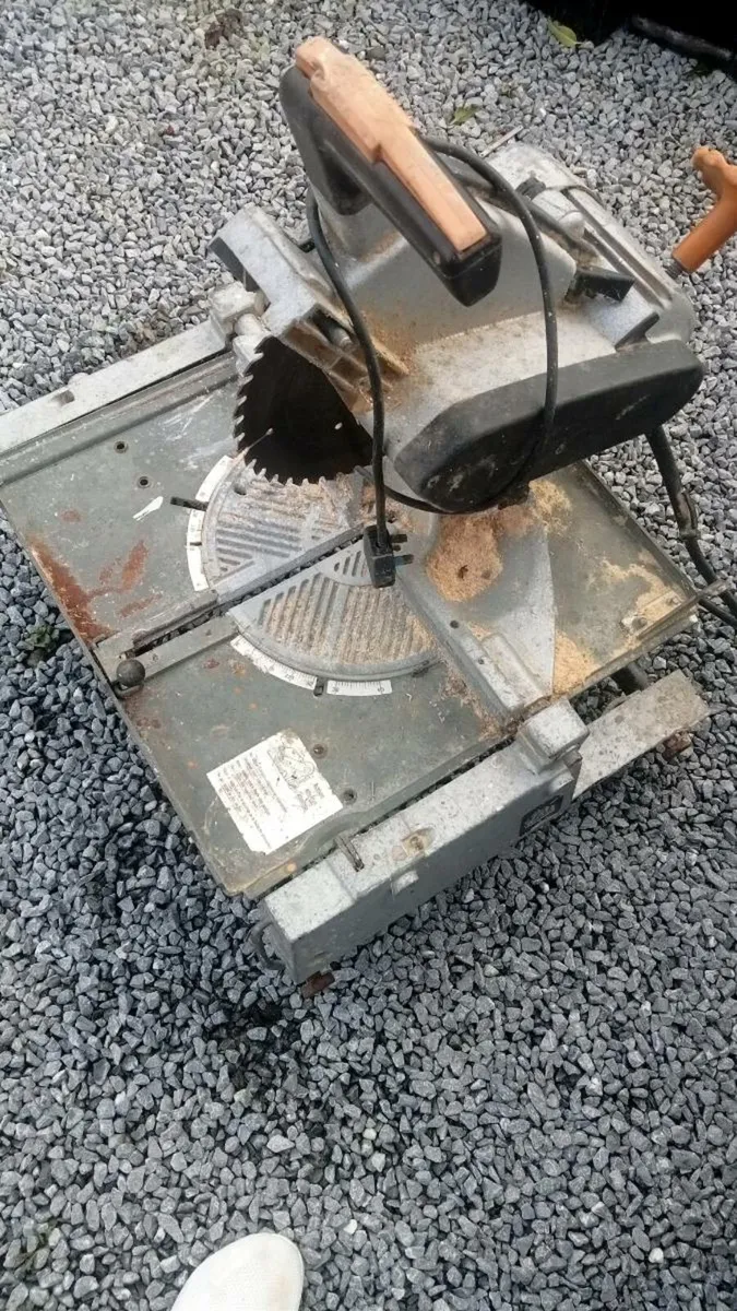 Flip over Chopsaw & table saw - Image 1