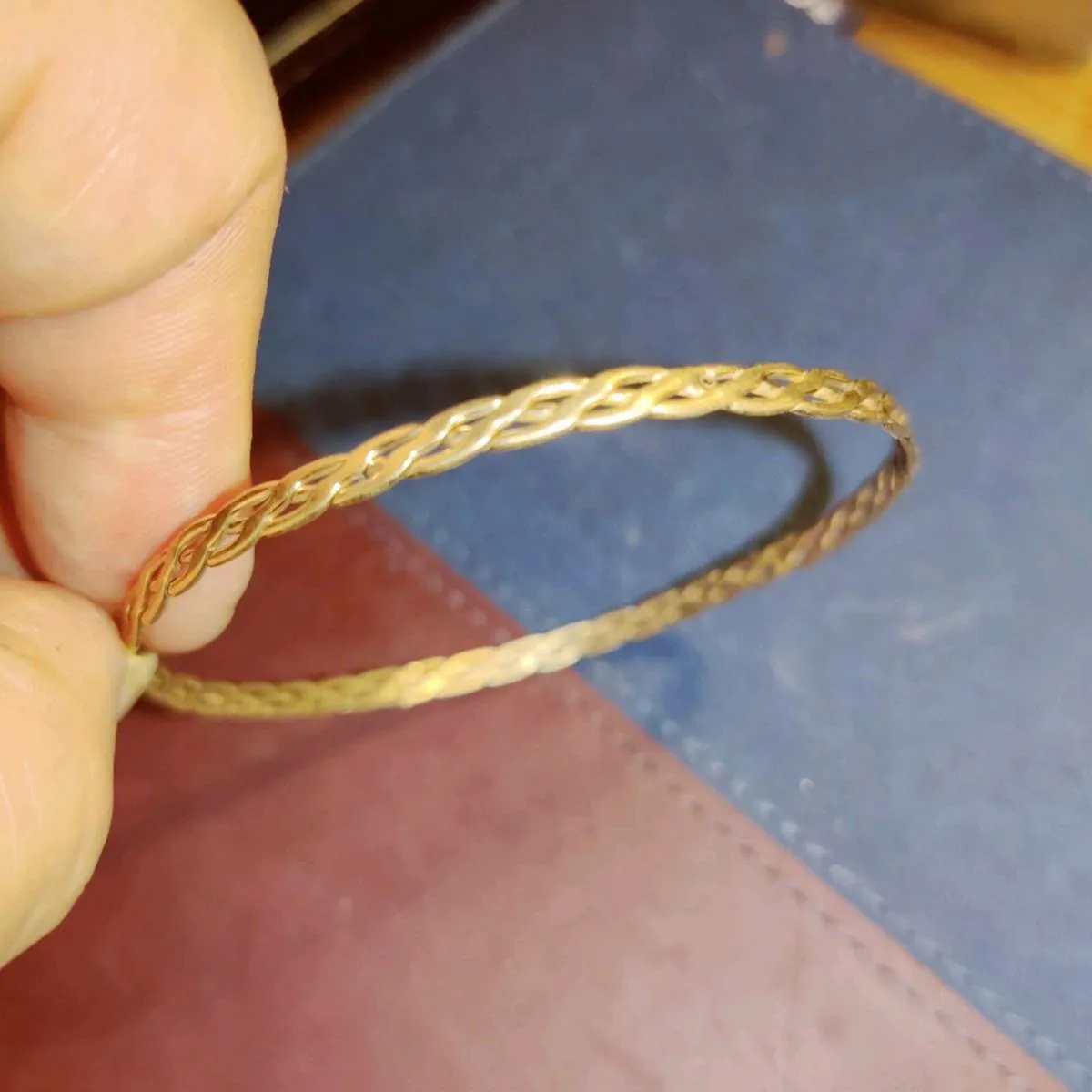 CELTIC KELLS, 9CT SOLID Gold 5.40 Gram 9"Bangle ! - Image 1