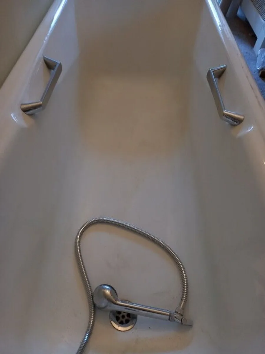 Cast iron Bath - Image 4