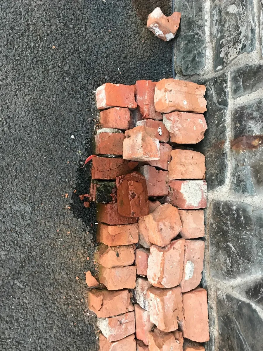 OLD RED BRICK - Image 4