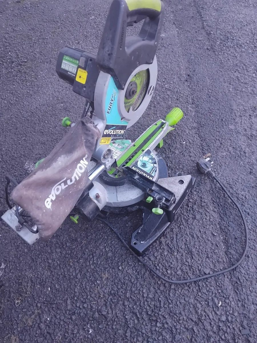 Big evolution chop saw working perfect priced - Image 4