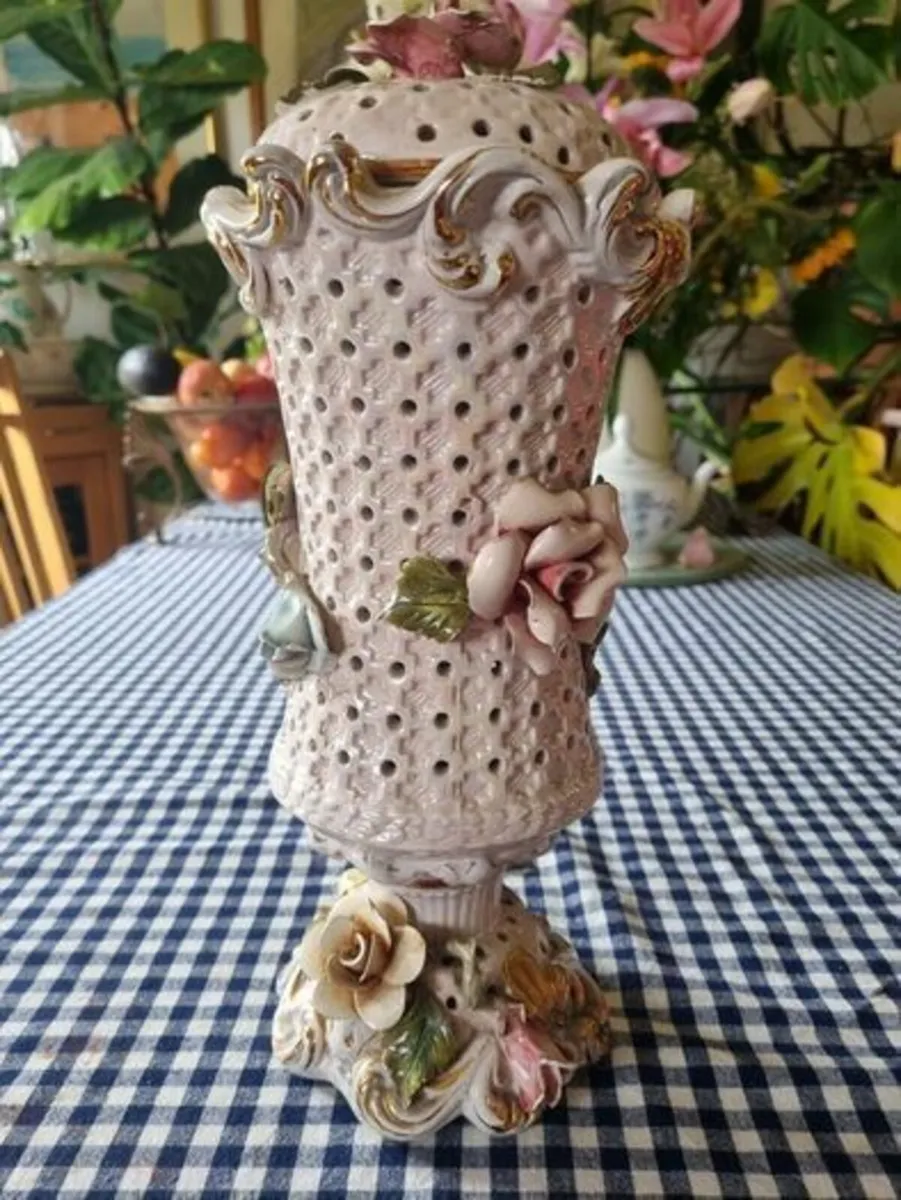 Capodimonte Italian porcelain lamp structure - Image 2