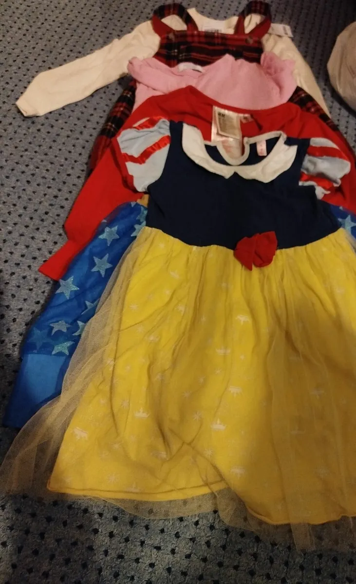 Clothes aged 3-5 - Image 1