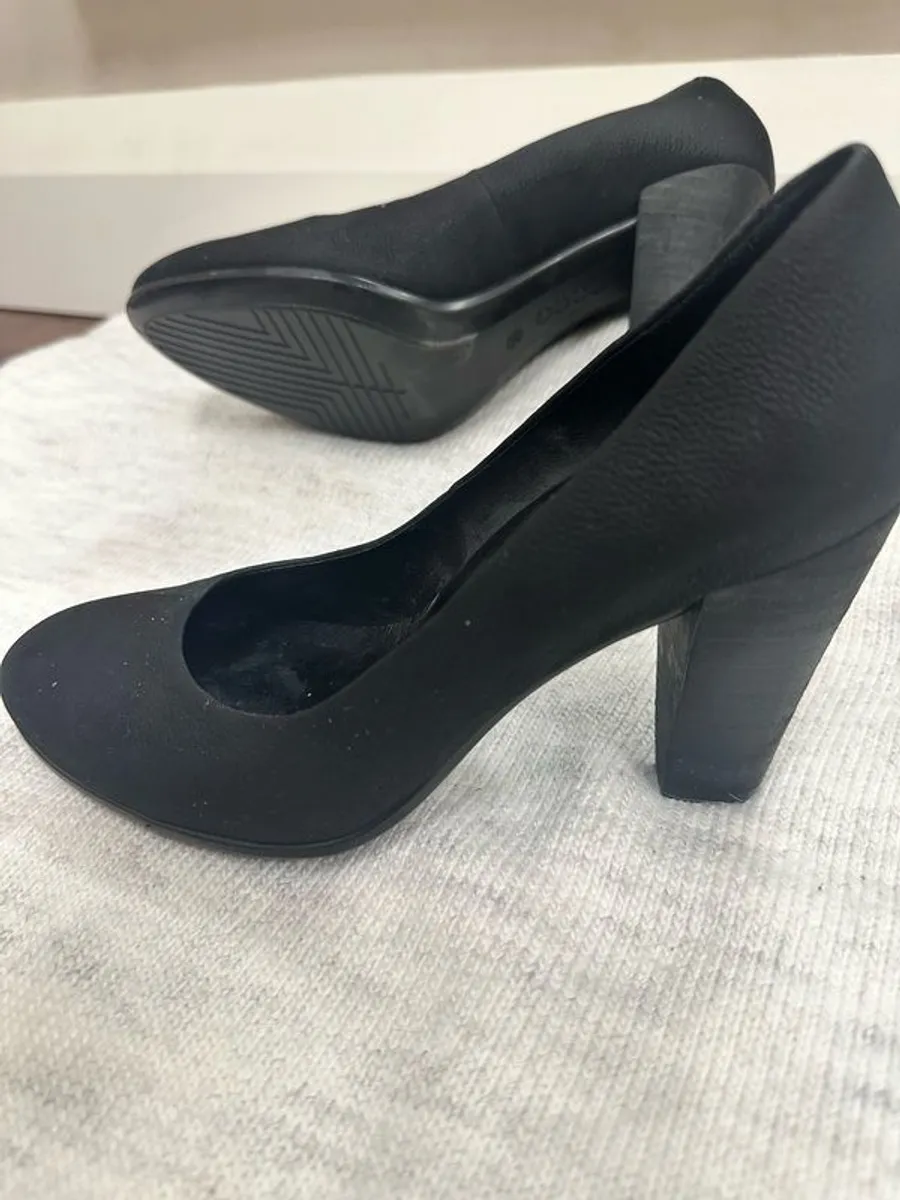 Shoes Boots and Sandals - Image 3