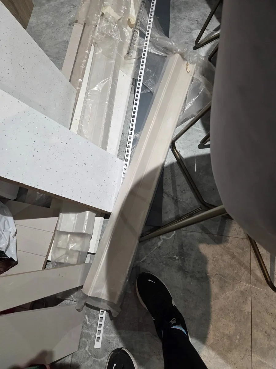 Worktop and units pieces - Image 2