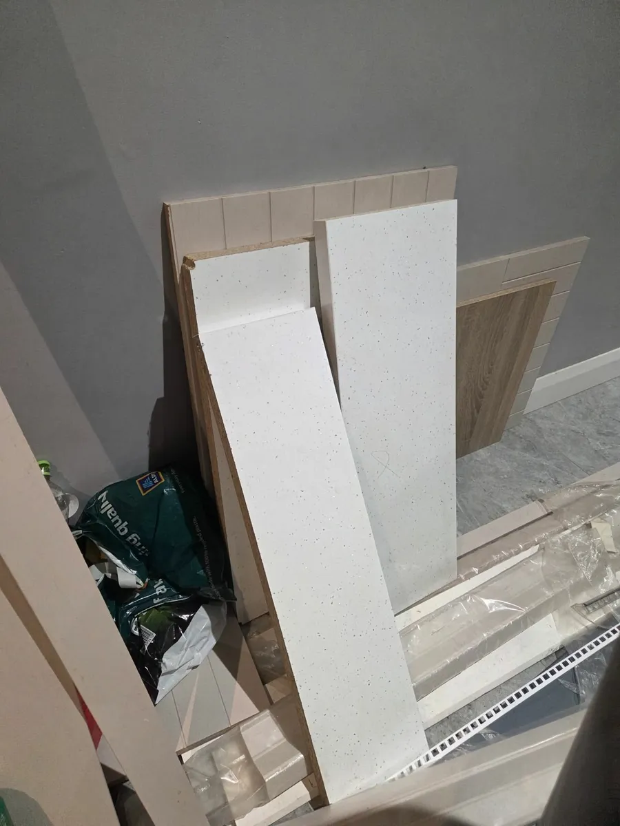 Worktop and units pieces - Image 4