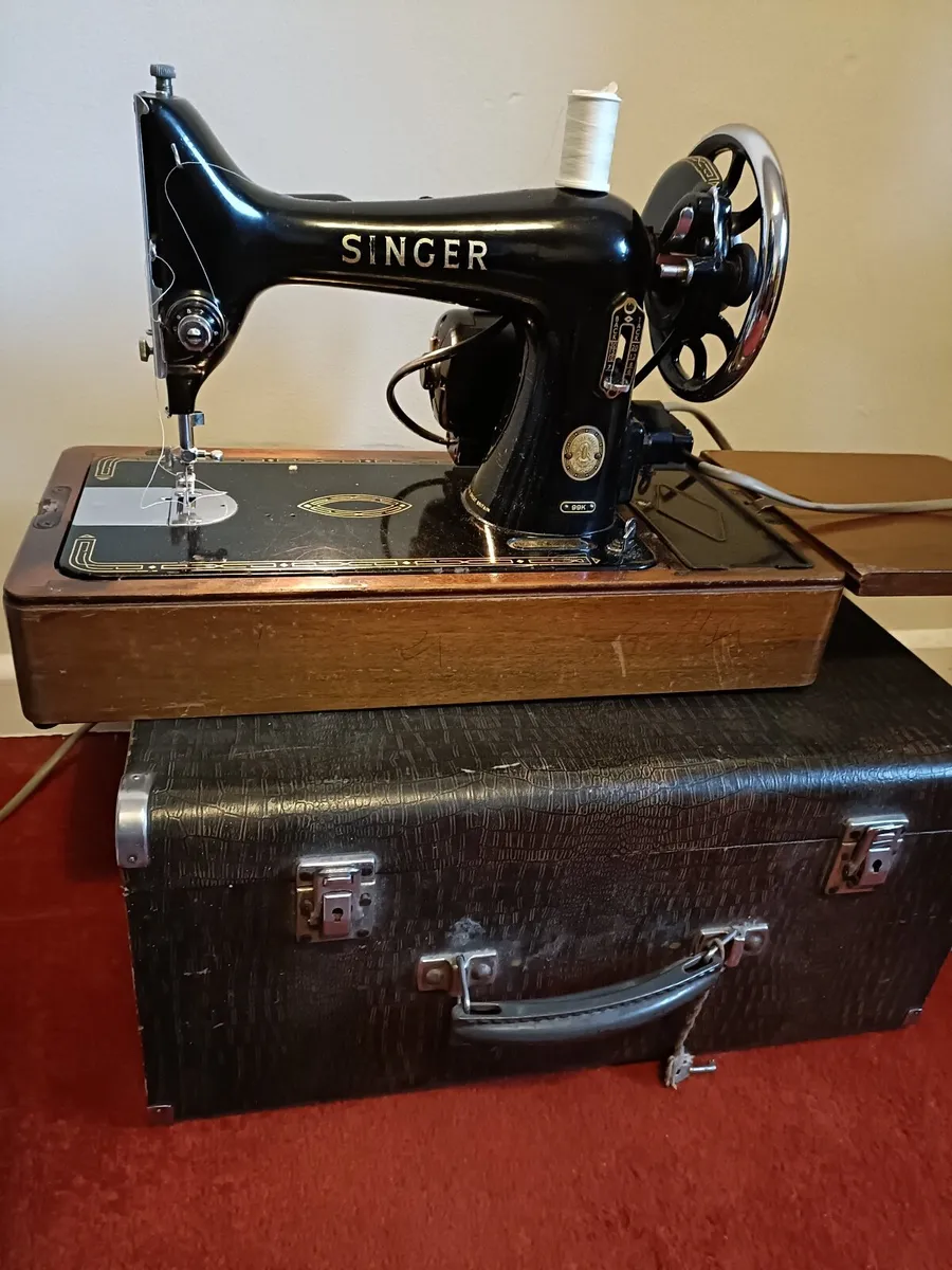 Singer sewing machine - Image 2