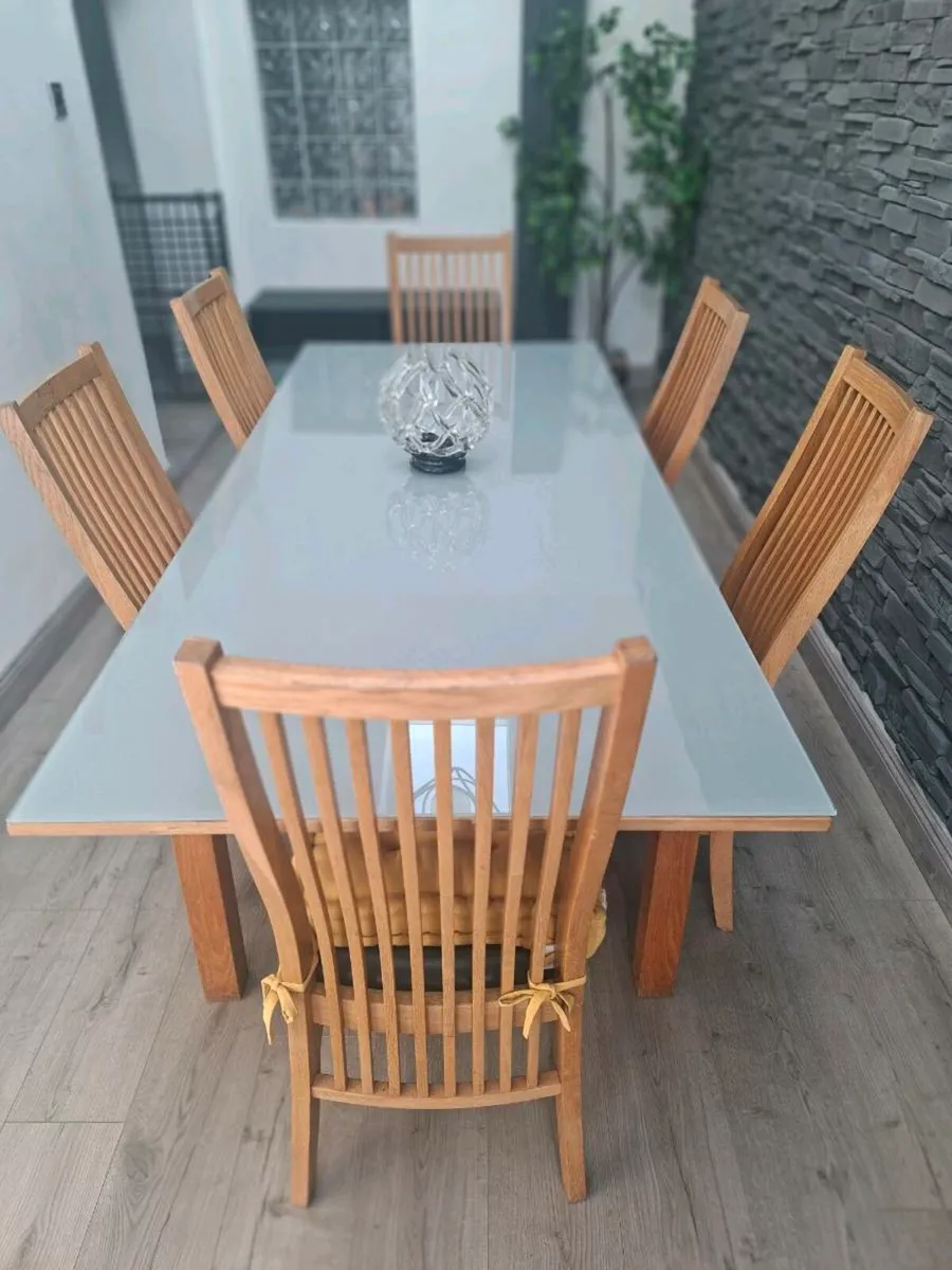 Dining table - Image 1