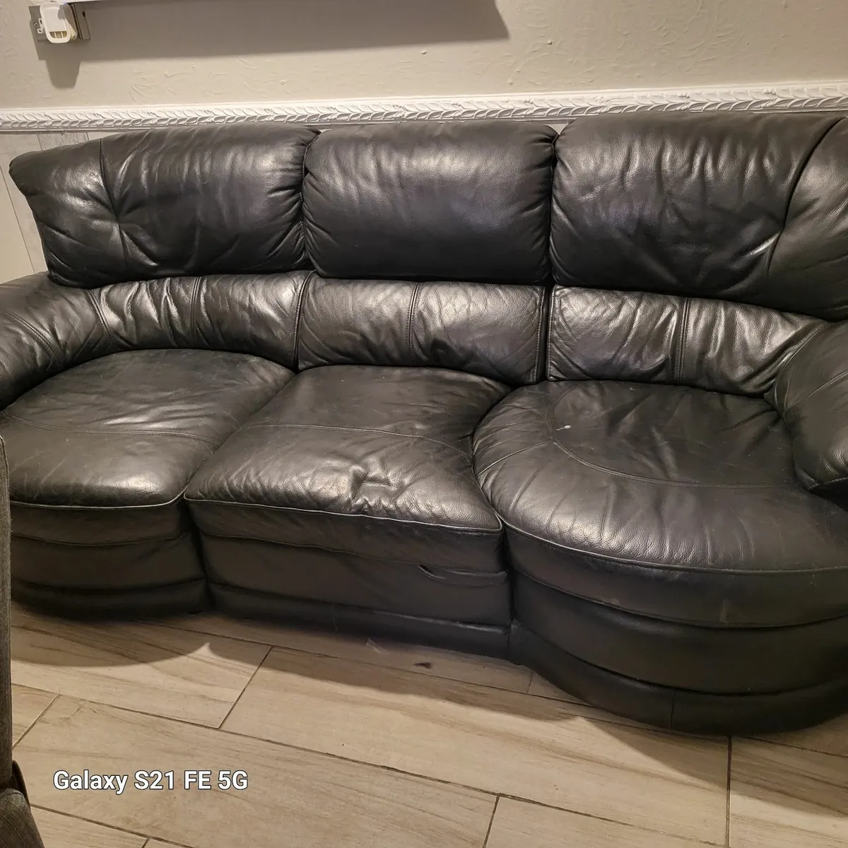 Leather Suite DFS - Image 1
