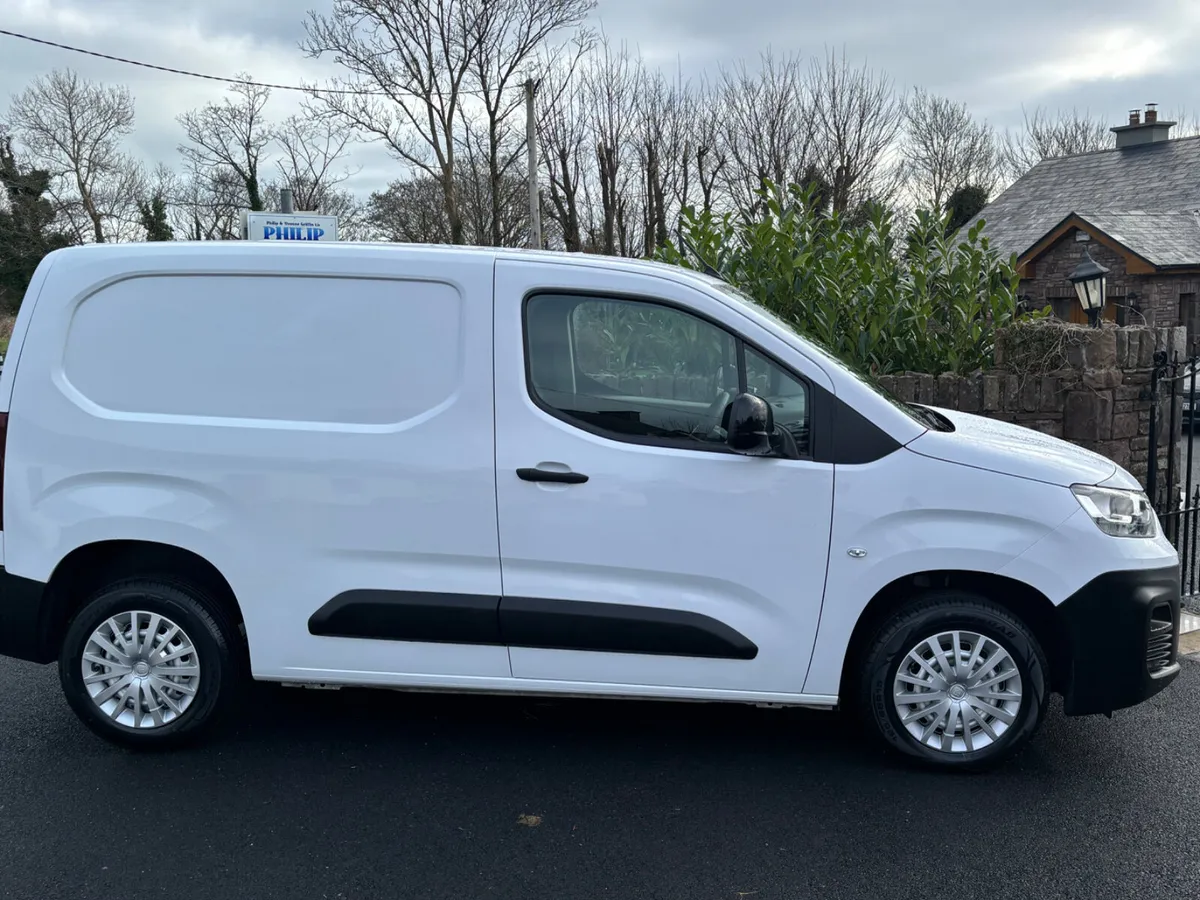 New Model Fiat DOBLO Tecnico Plus only 61000 kms - Image 4