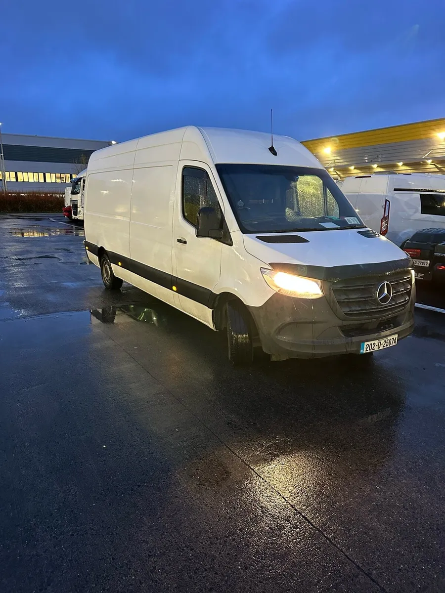 Mercedes-Benz Sprinter LWB - Image 2