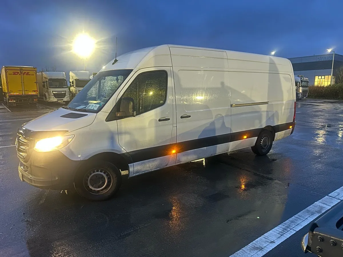Mercedes-Benz Sprinter LWB - Image 3