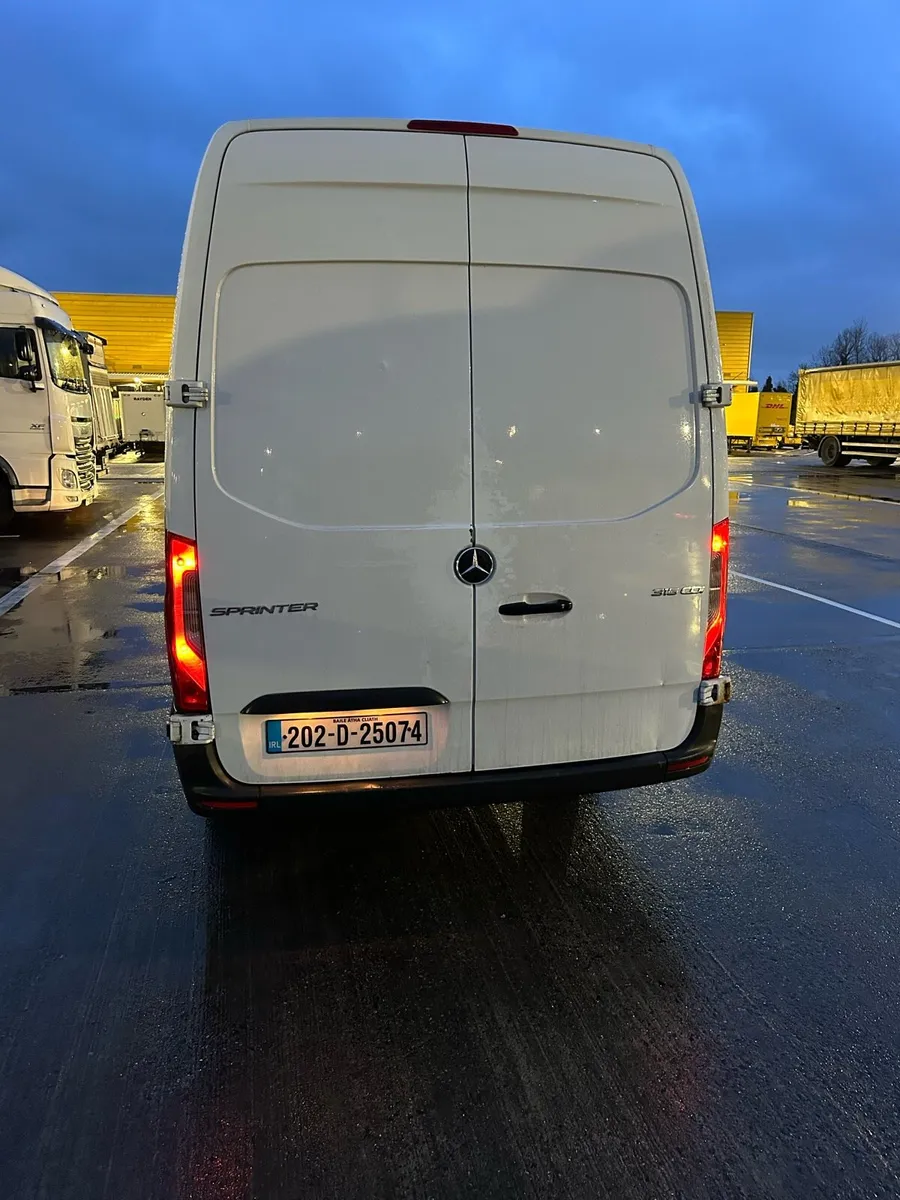 Mercedes-Benz Sprinter LWB - Image 4