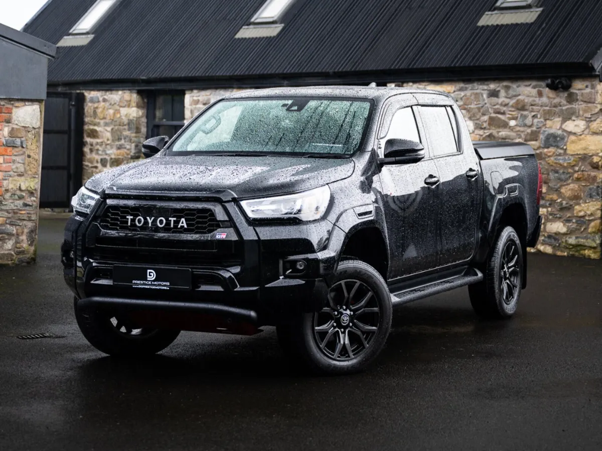 2023 TOYOTA HILUX GR SPORT 2.4D AUTO TOP SPEC - Image 2