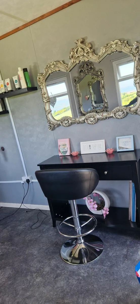 Hair/beauty portacabin - Image 1