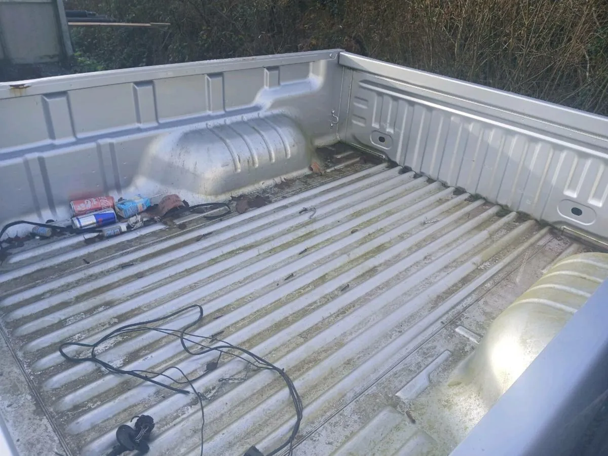 Dmax tub for sale - Image 4