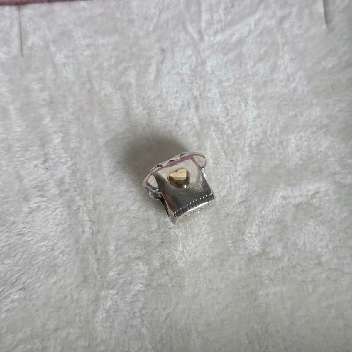 Pandora Charm  14ct Gold heart t-shirt - Image 2