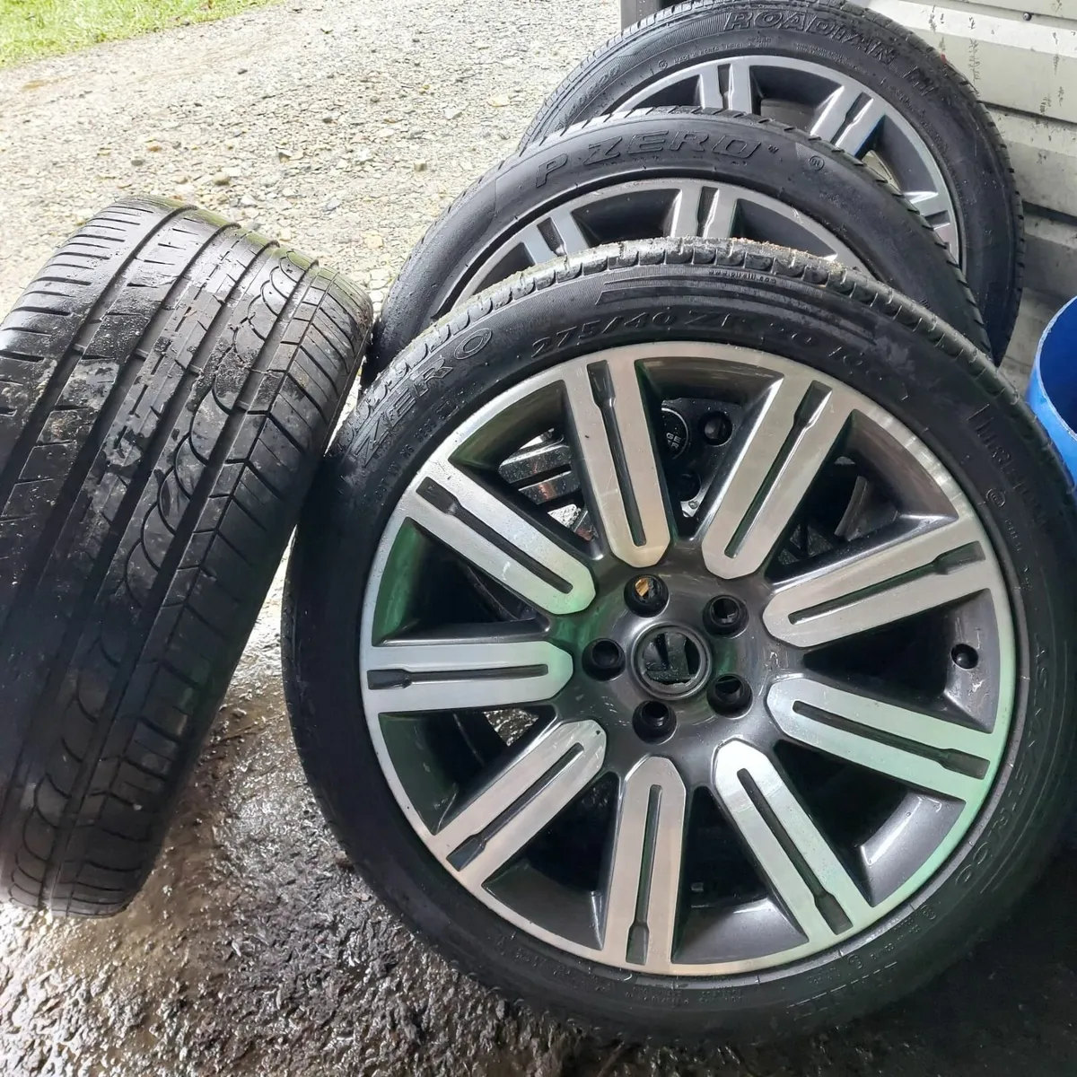 Land Rover Alloy wheels with tyres - Image 3