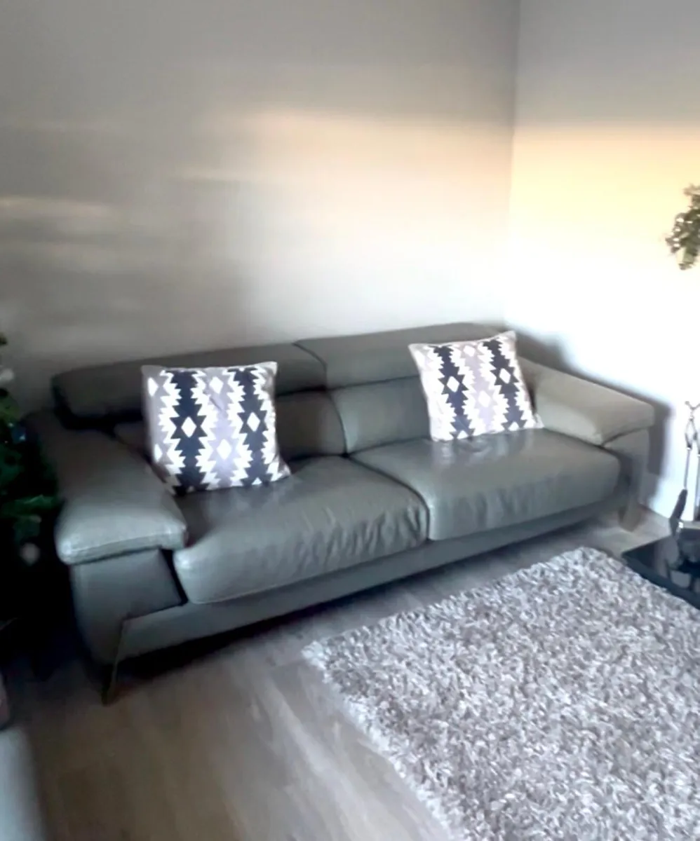 Leather sofa 3 seater grey. - Image 1