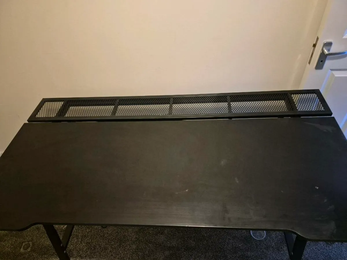 Desk and chair - Image 3