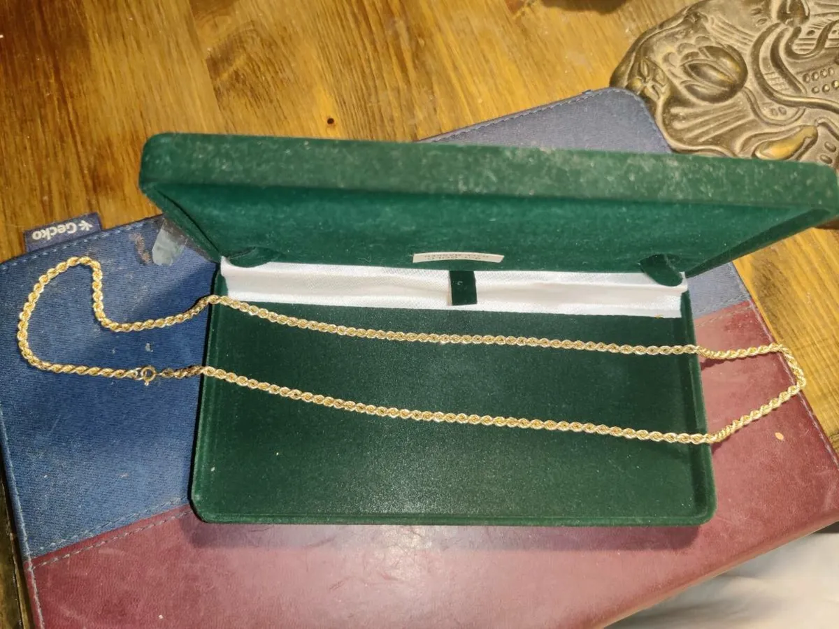 HEAVY ROPE LINK, 9CT Gold 10.18 Gram 24"Long Chain - Image 1