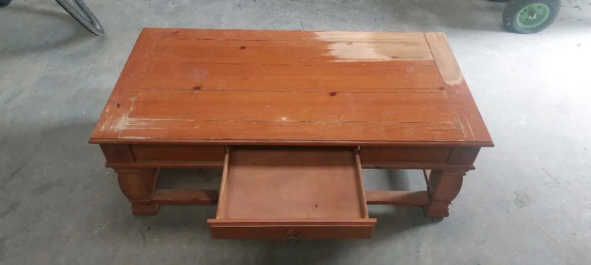 COFFEE TABLE - Image 2