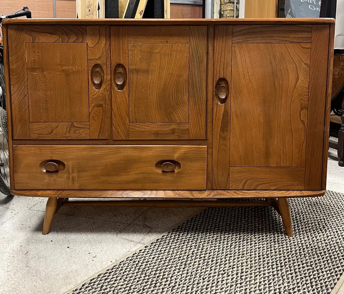 Ercol Windsor 366 Sideboard with Display Top - Image 1