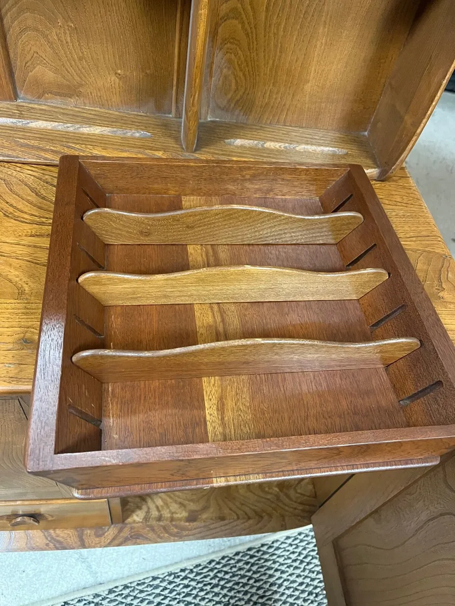 Ercol Windsor 366 Sideboard with Display Top - Image 4