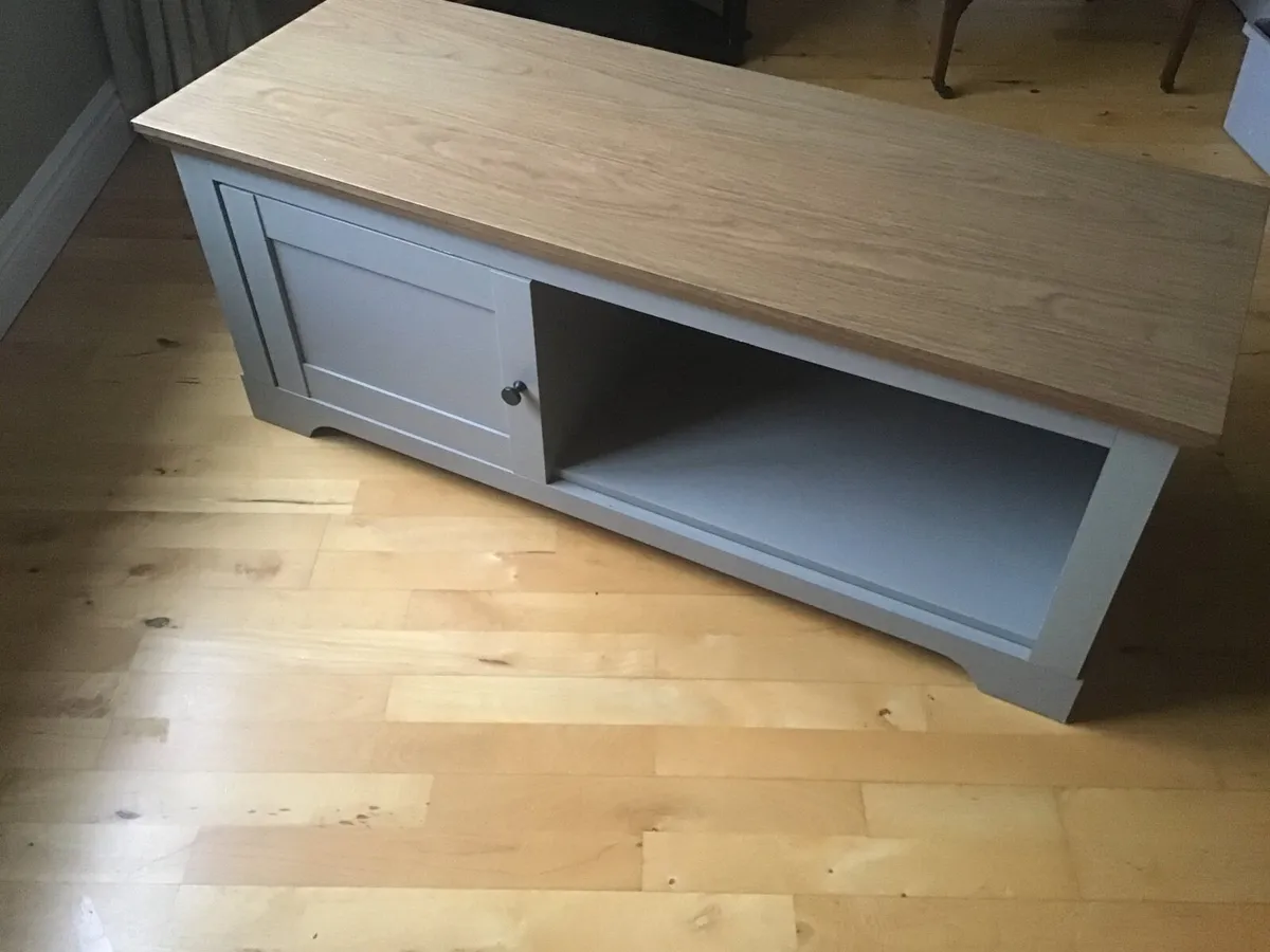 TV Unit - Image 1