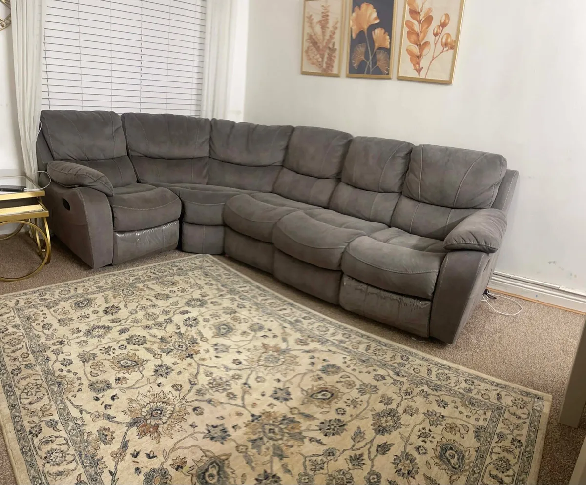 Corner sofa - Image 1