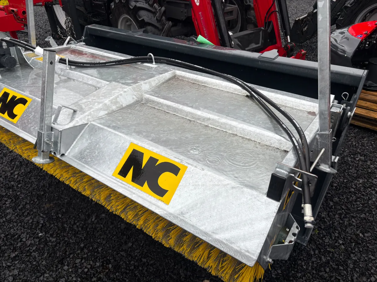 New NC Bucket Brush - Pin & Cone - Image 4