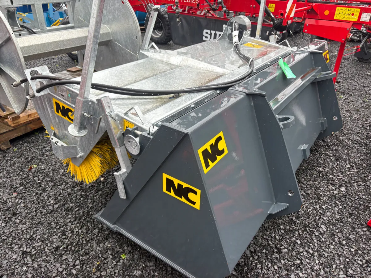 New NC Bucket Brush - Pin & Cone - Image 1