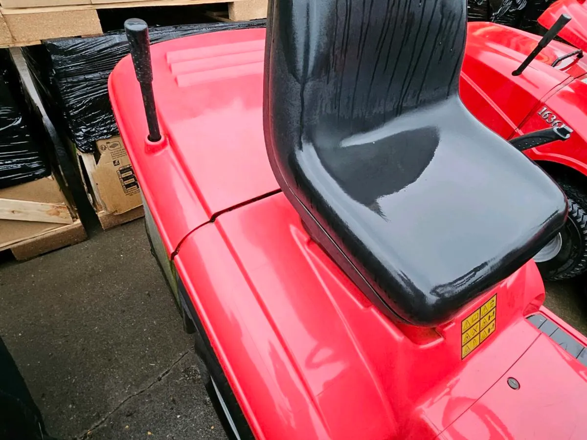 Honda 2315 Ride On Lawn Mower lawnmower - Image 4