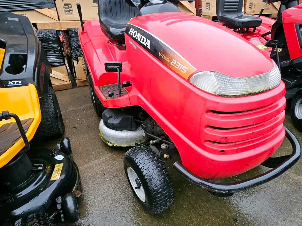 Honda 2315 Ride On Lawn Mower lawnmower - Image 1