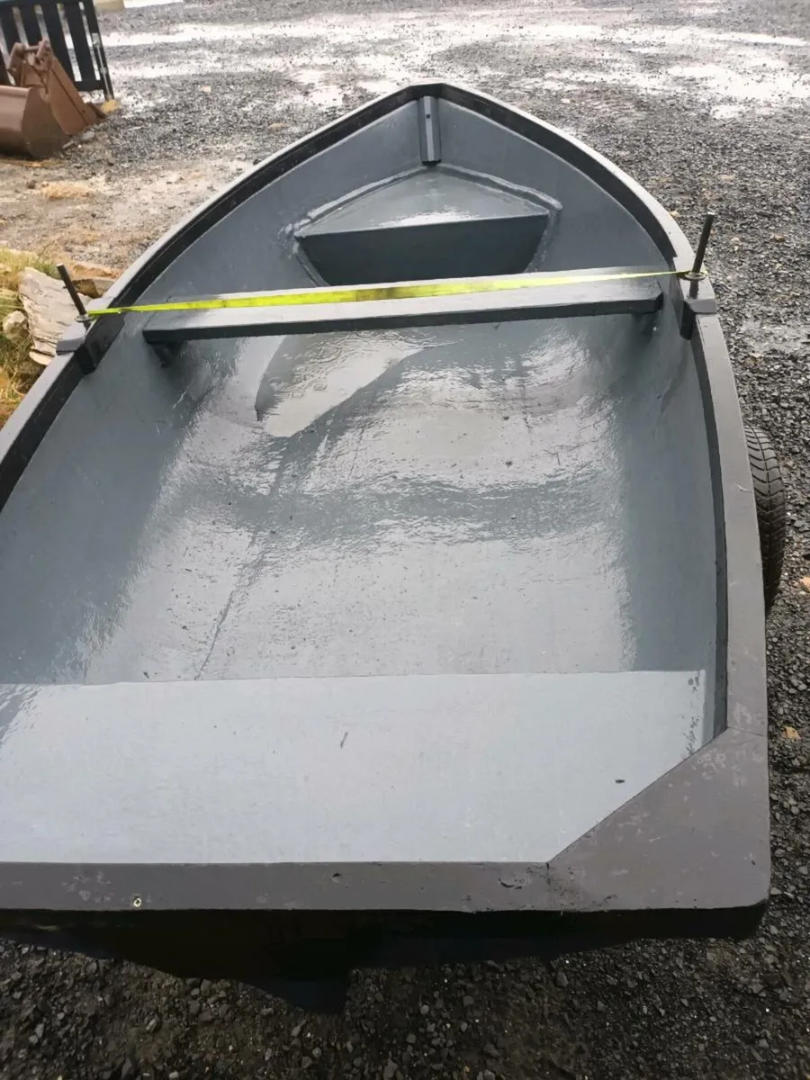 Fibreglass dingy 12ft - Image 2