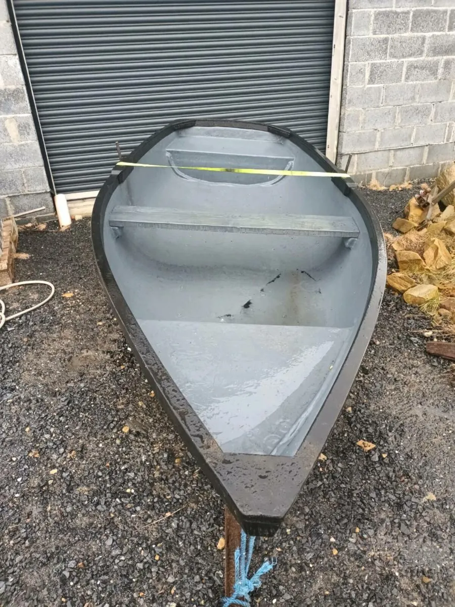 Fibreglass dingy 12ft - Image 3