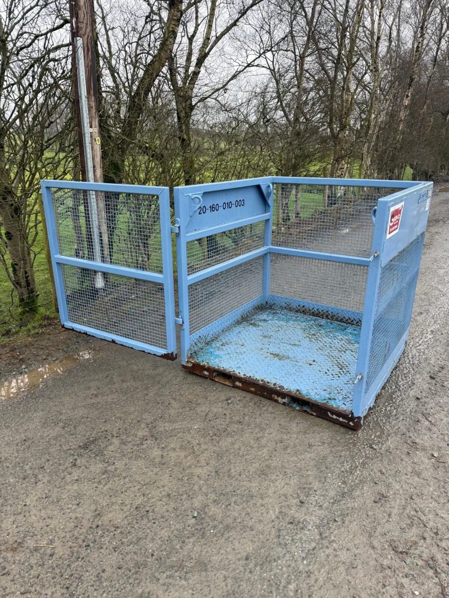 Crane Cage - Image 4