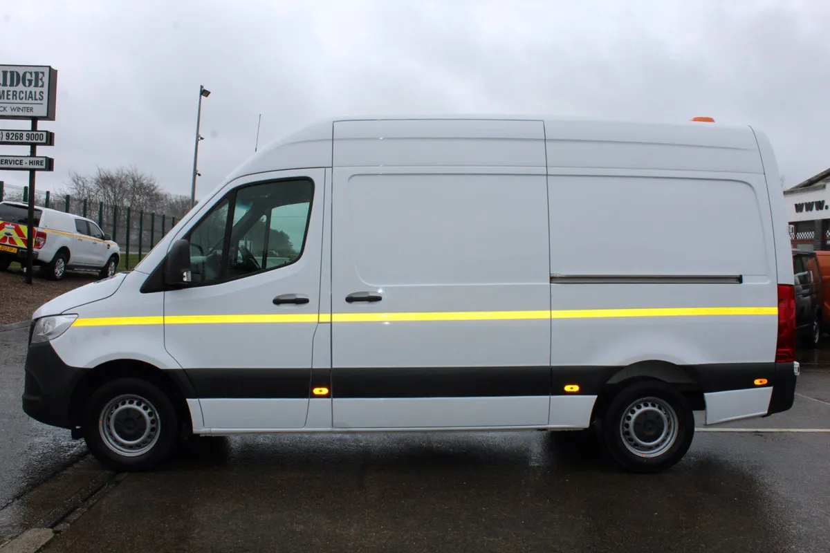 2024 Mercedes-Benz Sprinter 315 L2H2 - Image 2
