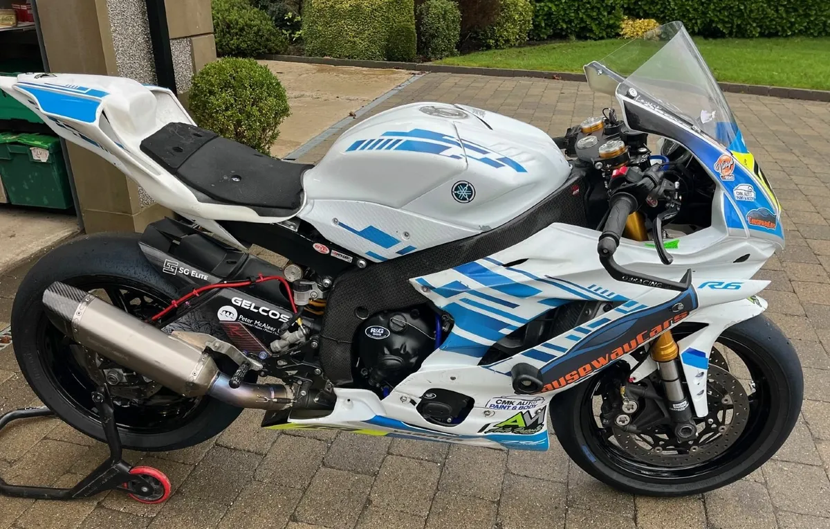 Race and track motorcycles - Image 1