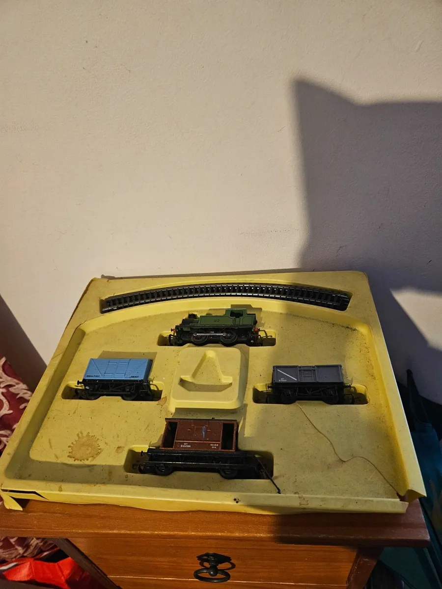 Hornby Triang OO Gauge Train Set - Image 1