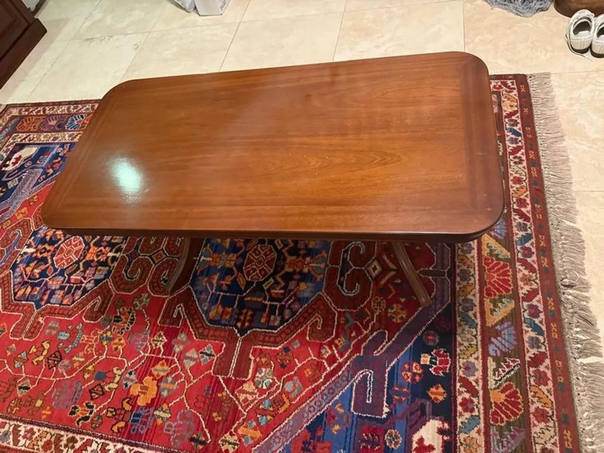 Coffee Table Like New - Image 1