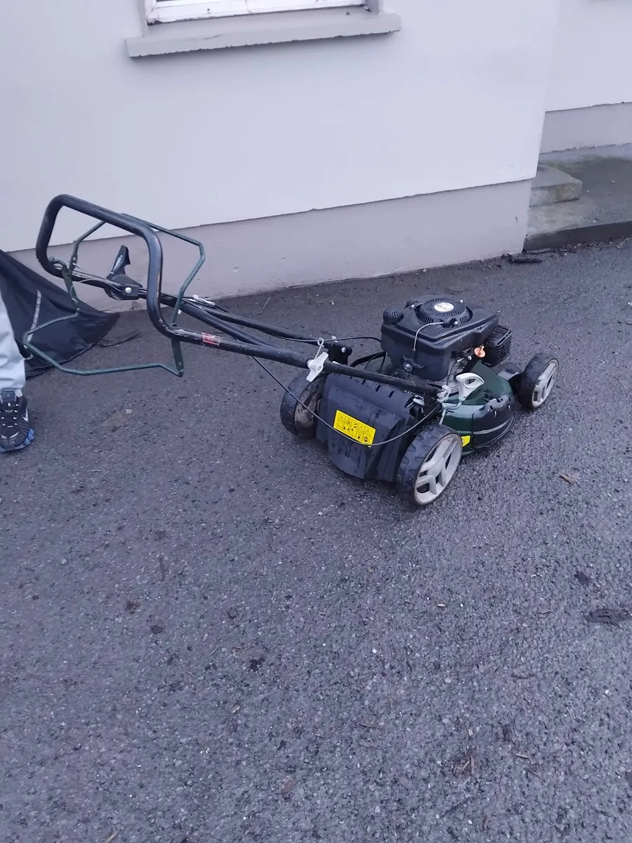 Self-drive lawnmower mulcher running well - Image 4