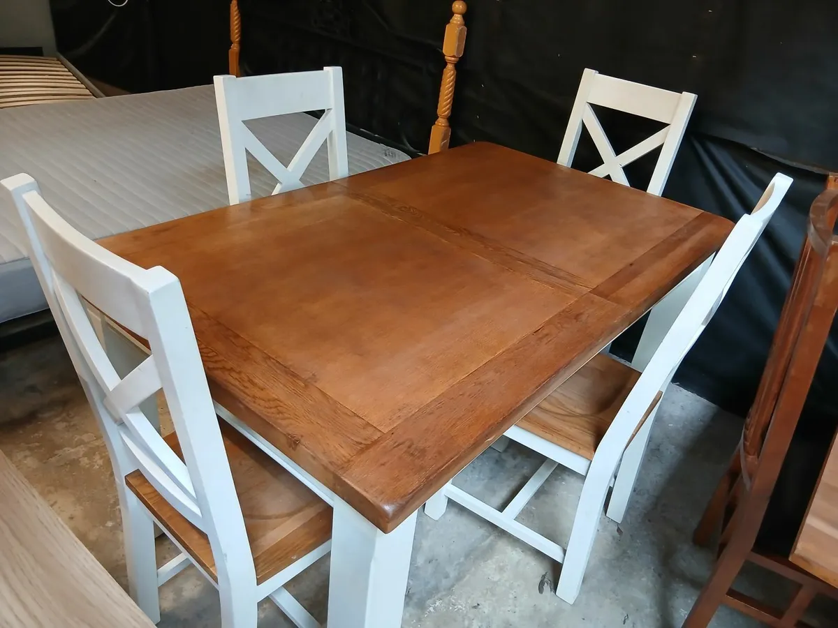 Table set - Image 1