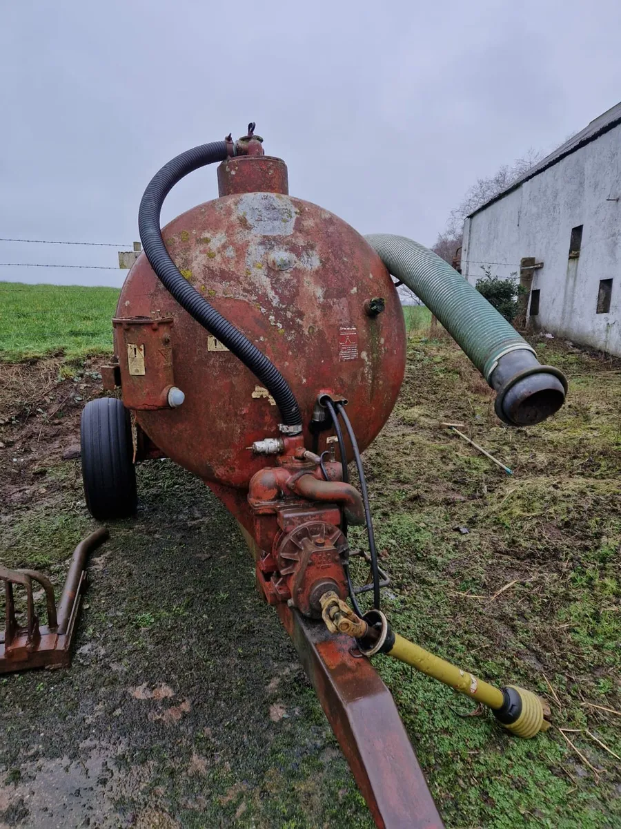 Slurry tanker - Image 1