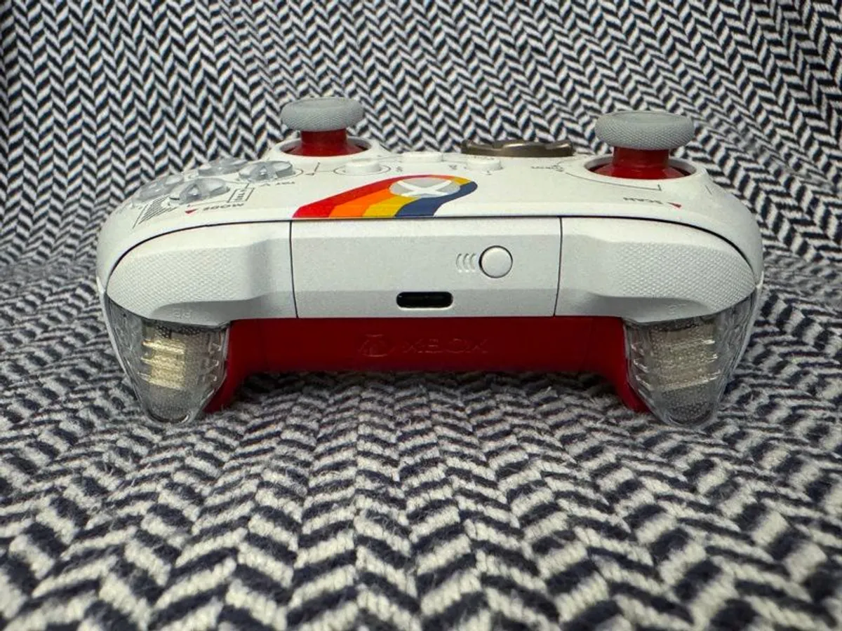 Xbox Series X 1TB Bundle Starfield Edition - Image 3