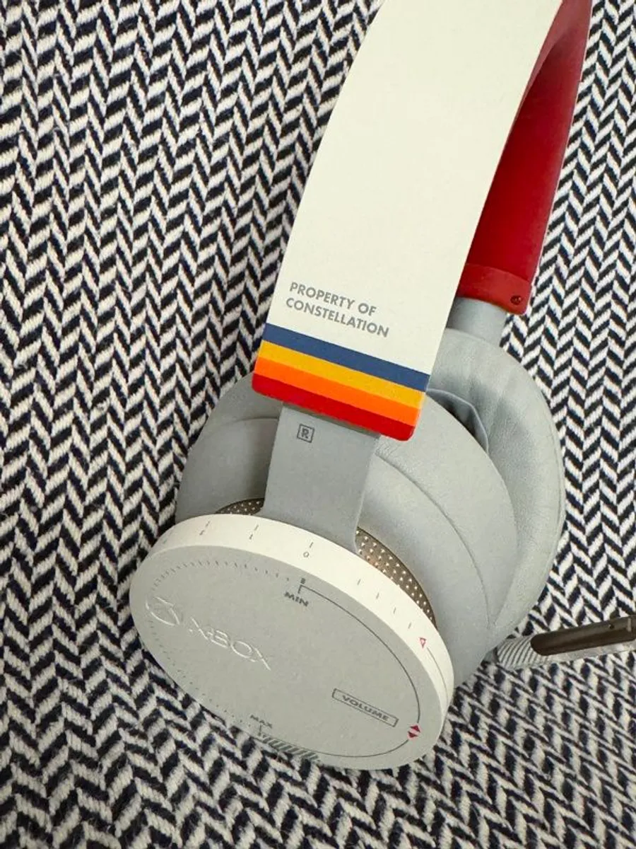 Xbox Series X 1TB Bundle Starfield Edition - Image 4