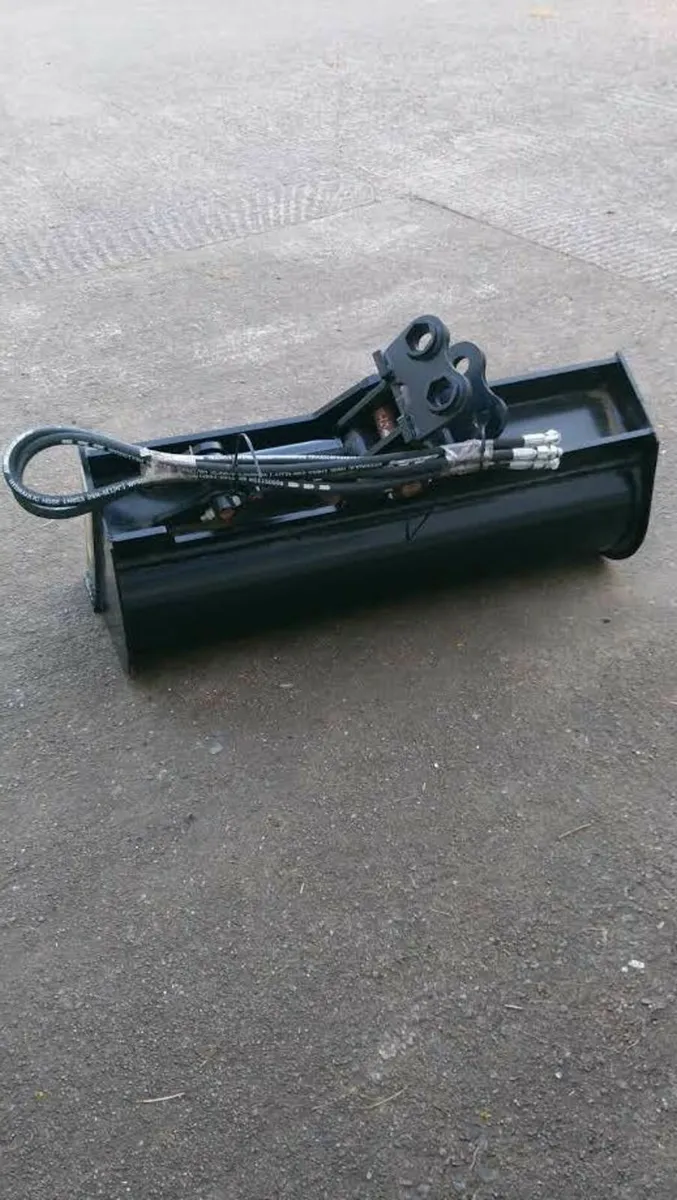 NEW JPC MIVA COLT 24 INCH TILT BUCKET - Image 1