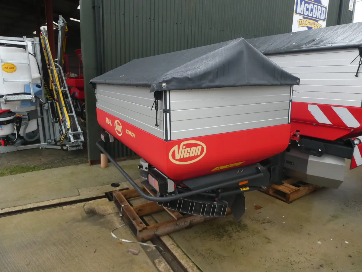 Vicon ROM Fertiliser Spreader - Image 2