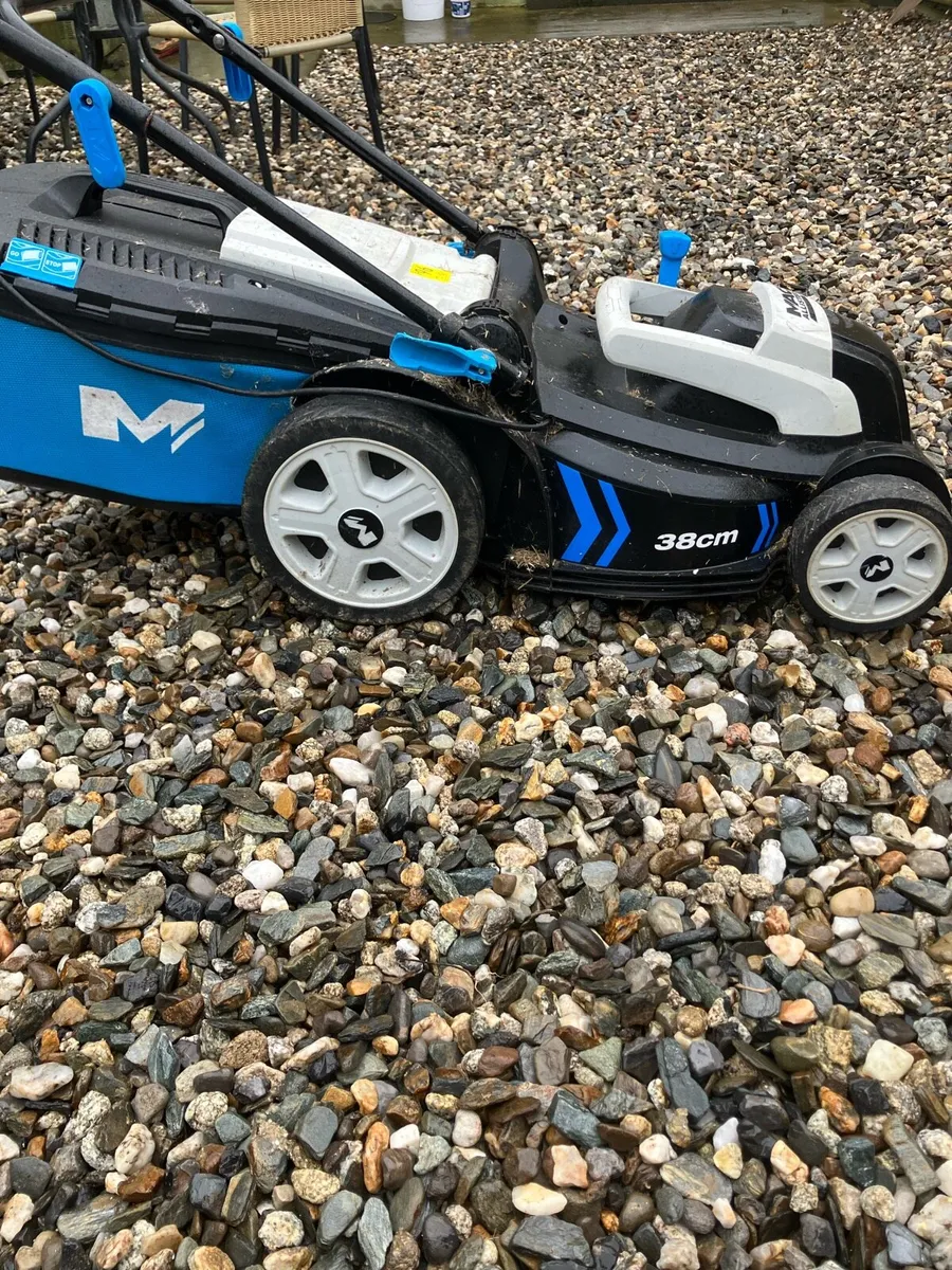 Electric lawnmower - Image 1