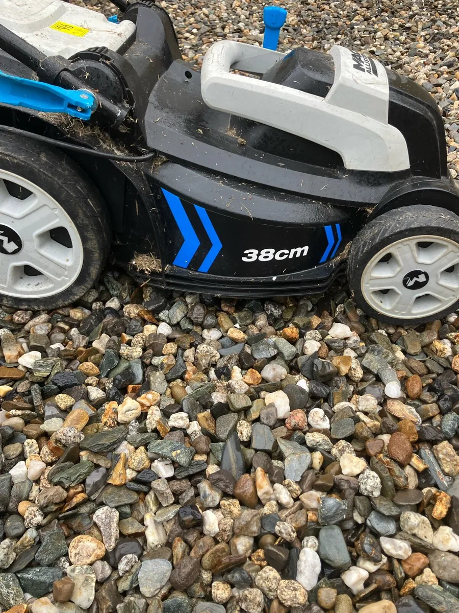 Electric lawnmower - Image 2